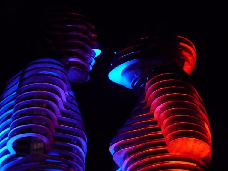 Bức tượng tình yêu mỗi ngày chỉ được gặp nhau một lần ảnh 6