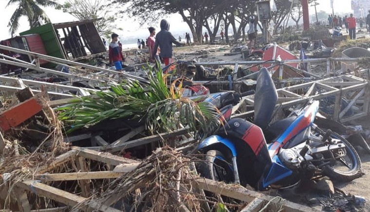 Indonesia tuyệt vọng tìm cứu các nạn nhân sóng thần ảnh 3