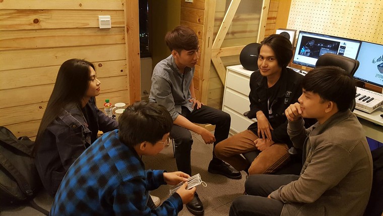 Điều thú vị về ca khúc 'Hongkong1' lập kỷ lục lượt nghe ảnh 1