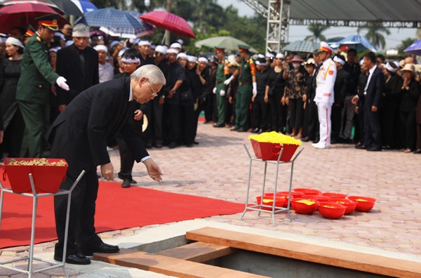 Lễ an táng nguyên Tổng bí thư Đỗ Mười tại quê nhà ảnh 4