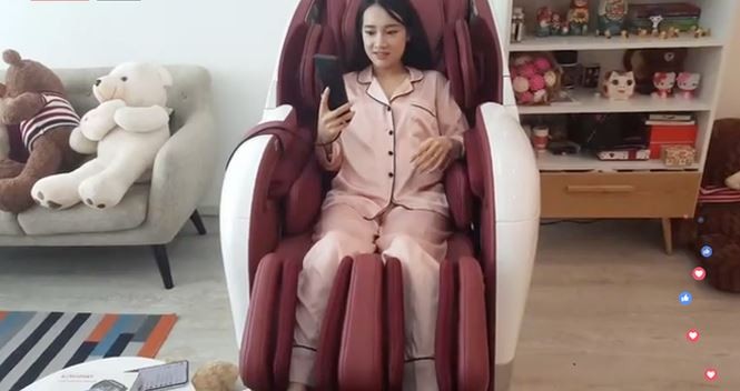 Fans liên tục hỏi chuyện bầu bí lúc livestream, Nhã Phương nói gì? ảnh 1