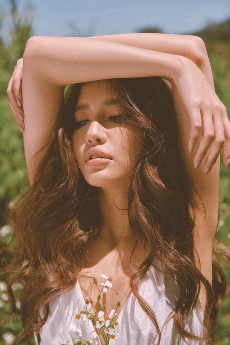 Sau khi bỏ ‘Bùa yêu’, Bích Phương khoe nhan sắc cực quyến rũ ảnh 2