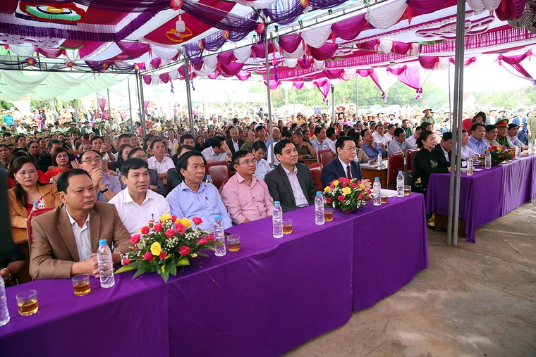 Phó Thủ tướng chung vui Ngày hội Đại đoàn kết ở Hiến Sơn (Nghệ An) ảnh 1