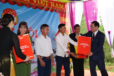 Phó Thủ tướng chung vui Ngày hội Đại đoàn kết ở Hiến Sơn (Nghệ An) ảnh 2