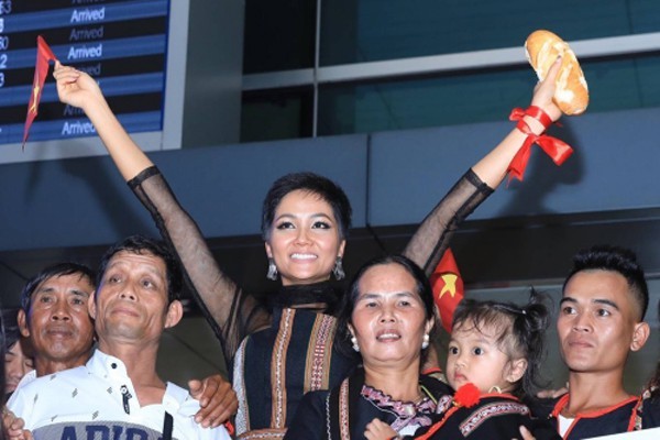 Hứa dành hết tiền thưởng làm từ thiện, H'hen Niê thực hiện thế nào? ảnh 2