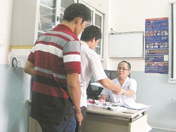 Chuyện bi hài khi nam giới tự tay giải quyết trục trặc sinh lý ảnh 1