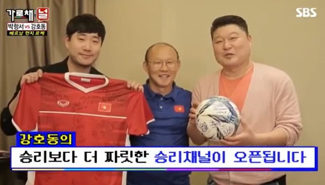 Thầy Park đeo tai thỏ, vẽ râu trên sóng truyền hình Hàn Quốc ảnh 2