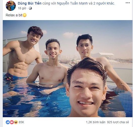 Thủ môn Bùi Tiến Dũng gây sốt vì body chuẩn đốt mắt fan ảnh 1