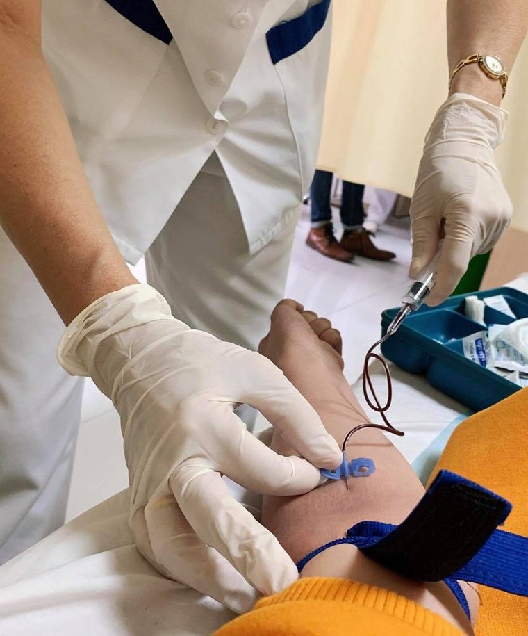 Fan lo sốt vó vì Mai Phương Thúy nhập viện ngày cận Tết ảnh 1