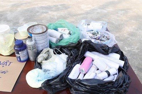 Học sinh giao nộp hơn 20kg pháo, thuốc pháo trước giao thừa ảnh 1