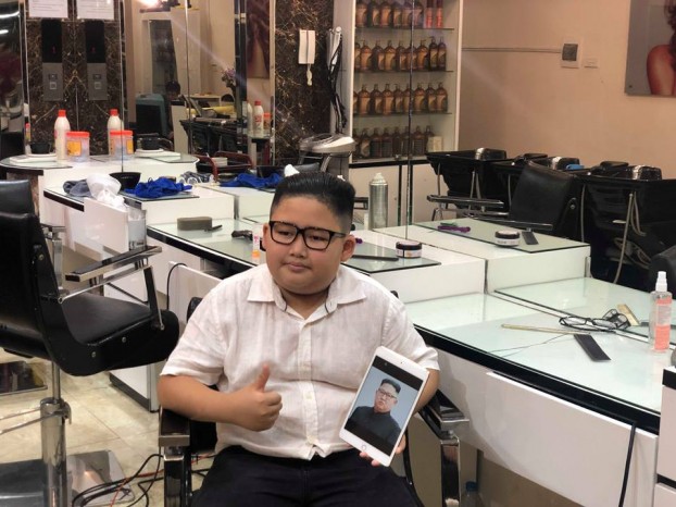 Cậu bé bỗng dưng nổi tiếng vì cắt tóc giống Kim Jong-un ảnh 3