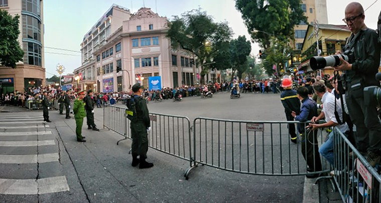 Lãnh đạo Mỹ - Triều rời khách sạn tới Metropole ảnh 2