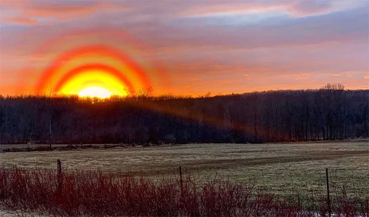 Sững sờ cảnh hoàng hôn bí ẩn, xuất hiện lạ lùng ảnh 1