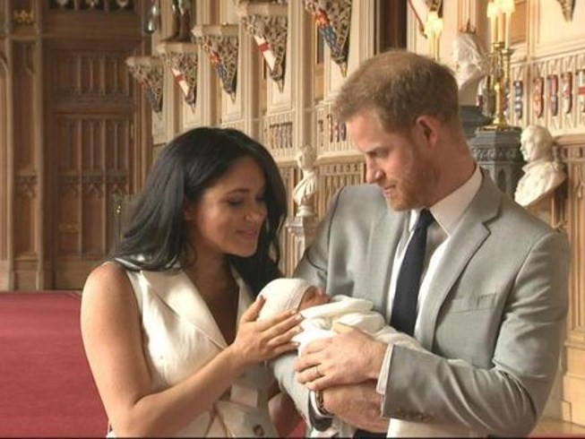 Vợ chồng Hoàng tử Harry công khai hình ảnh con trai đầu lòng ảnh 1