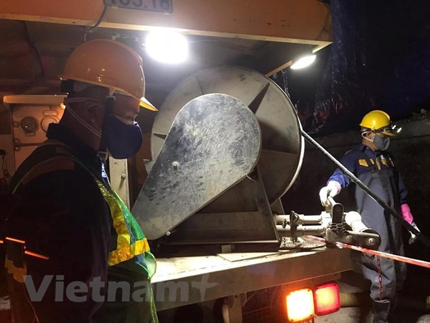 Bắt đầu triển khai nạo bùn hệ thống thoát nước quanh Rạng Đông ảnh 1