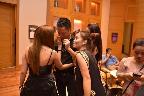 Quang Hà và ekip không kìm được nước mắt, bật khóc trong liveshow ảnh 1