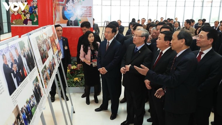 Phát hành bộ tem đặc biệt chào mừng Đại hội XIII của Đảng ảnh 2