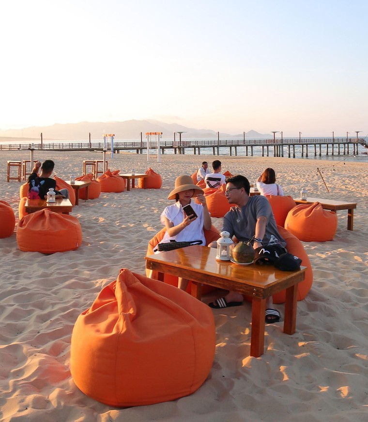 Cận cảnh quán bar biển lộng gió vừa ra mắt tại Sầm Sơn, Quy Nhơn ảnh 7