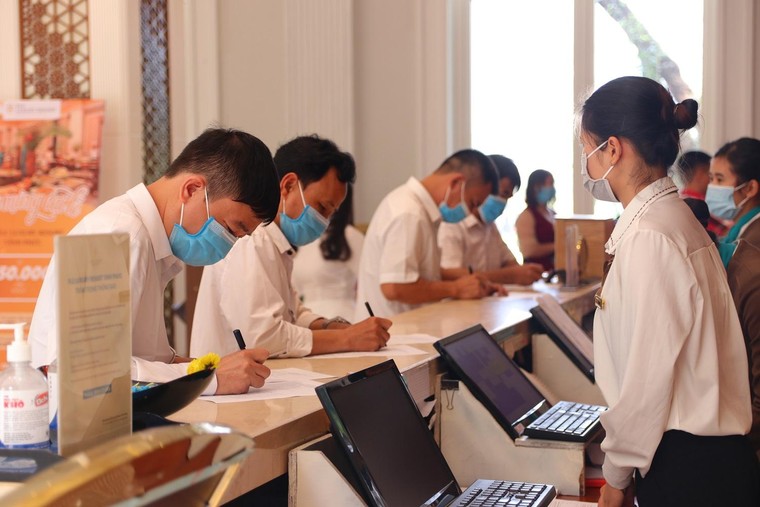 Tập đoàn FLC ủng hộ 3,5 tỷ đồng chung tay cùng Vĩnh Phúc chống dịch COVID-19 ảnh 2