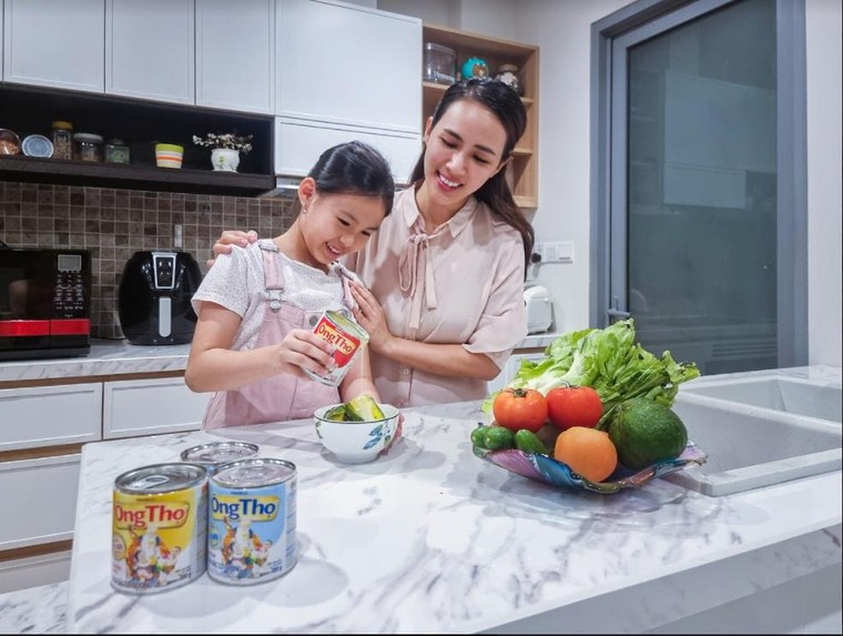 Lộ diện những khách hàng may mắn đầu tiên 'uống sữa Ông Thọ, trúng vàng' ảnh 12