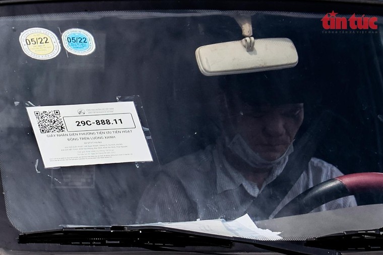 Ùn tắc kéo dài tại Cảng Hà Nội sau khi nới lỏng giãn cách ảnh 2