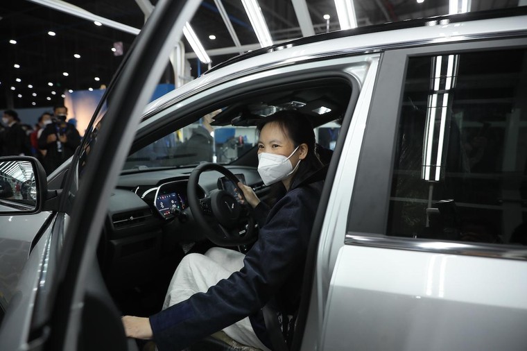 Chủ xe VF e34 đầu tiên: Tự hào được là một phần trong lịch sử công nghiệp ô tô Việt ảnh 2