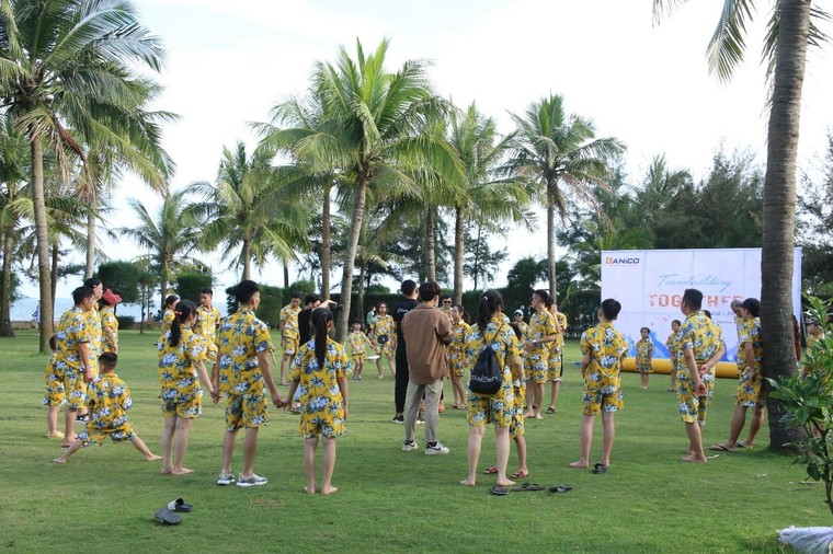 Sầm Sơn dịp 30/4: bãi biển kín người, resort 5 sao nhộn nhịp check-in ảnh 3