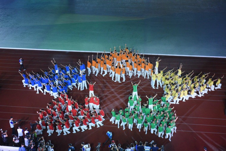 Khai mạc SEA Games 31: Thân thiện, hiện đại và mạnh mẽ ảnh 1