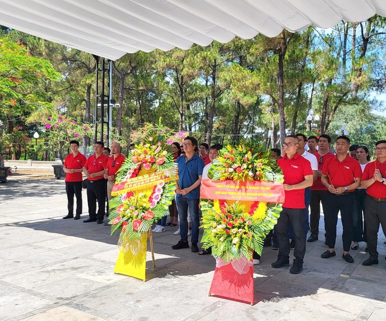 Hành trình về miền Trung dân hương tưởng nhớ các anh hùng liệt sĩ ảnh 1