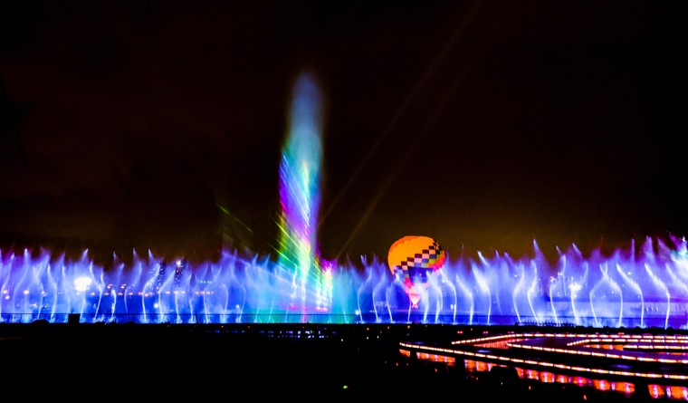 Lễ hội nhạc nước quy mô lớn tại trung tâm mới kín khách tham quan ảnh 1