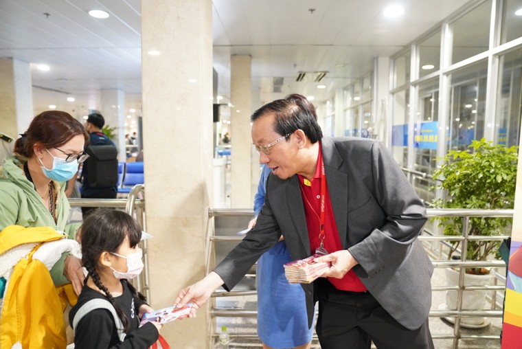 Hành trình đầy cảm xúc của những chuyến bay yêu thương mùa Tết 2023 ảnh 6