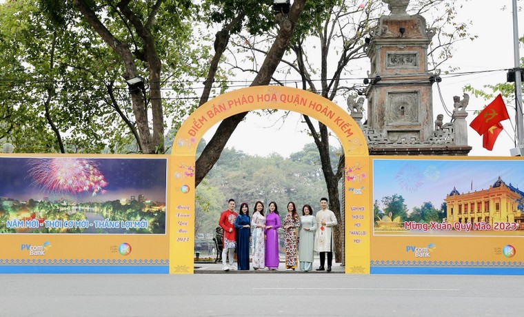 PVcomBank tài trợ sự kiện bắn pháo hoa đón giao thừa năm Quý Mão ảnh 1