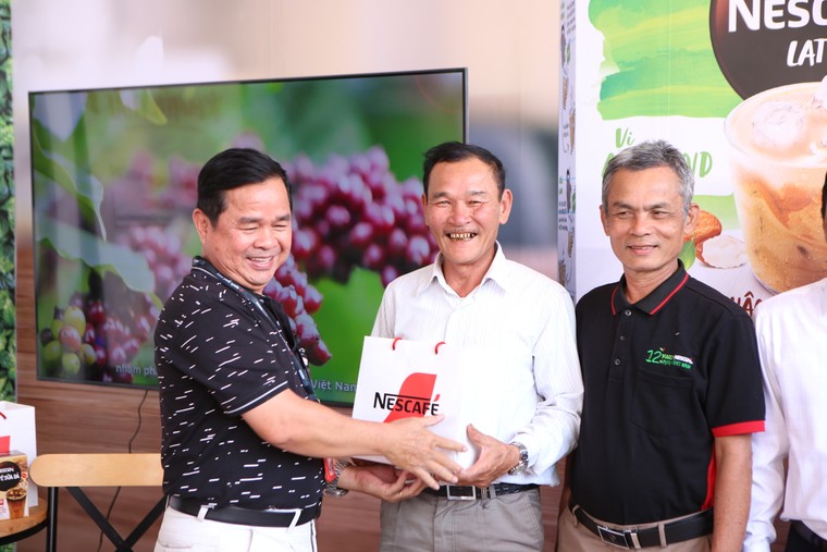 Hành trình từ hạt cà phê trên nông trại đến ly NESCAFÉ cho người yêu cà phê ảnh 4
