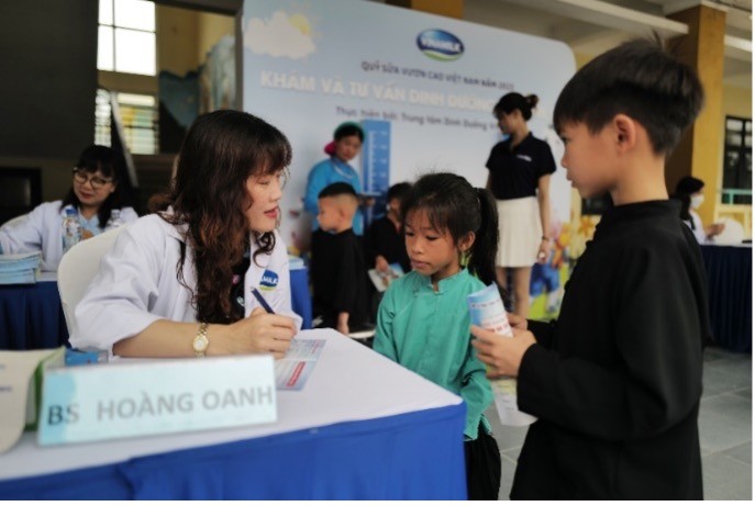 Vinamilk và Quỹ sữa vươn cao Việt Nam khởi động hành trình năm thứ 16 tại Quảng Ninh ảnh 6