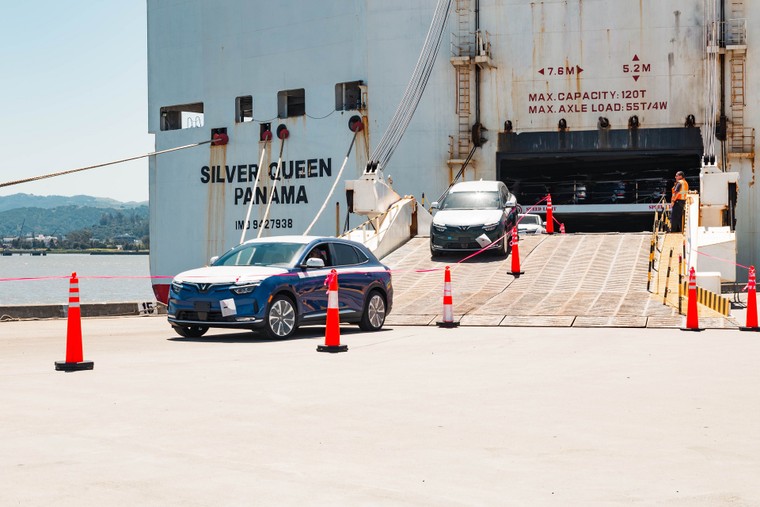 VinFast VF 8 cập cảng Mỹ - phạm vi lái đạt 264 dặm ảnh 1