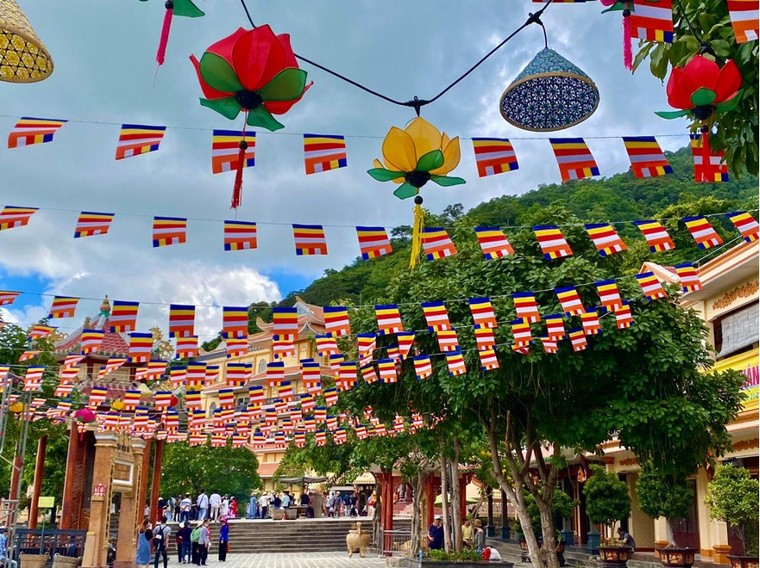 Núi Bà Đen xuất hiện 'mây ngọc' và 'mây xà cừ' đúng dịp Lễ Vía Bà ảnh 4