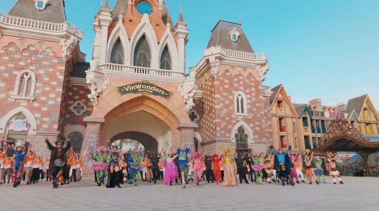 8Wonder mở bán vé- Công bố dàn sao Việt biểu diễn cùng Charlie Puth ảnh 1