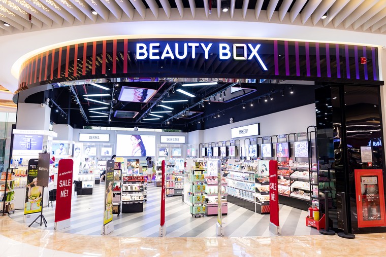 Sắm hè hứng khởi cùng loạt ưu đãi 'deal chồng deal' hấp dẫn chỉ có tại Vincom Red Sale 2023 ảnh 6