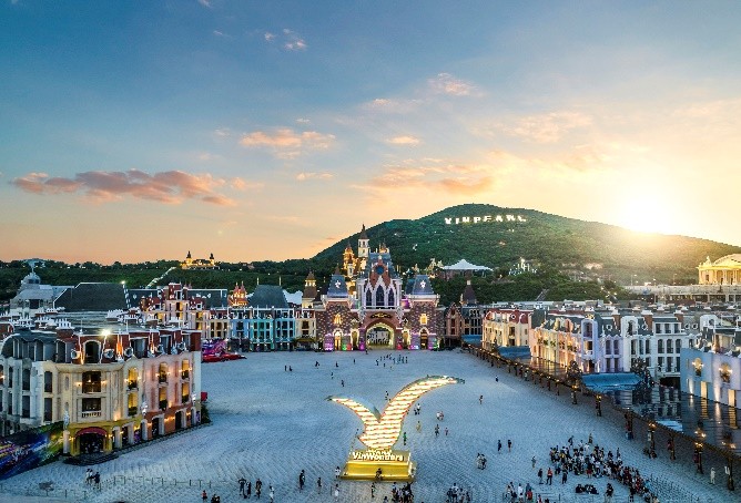 Lý do Nha Trang là 'nơi tình yêu bắt đầu' của Charlie Puth tại Châu Á? ảnh 3