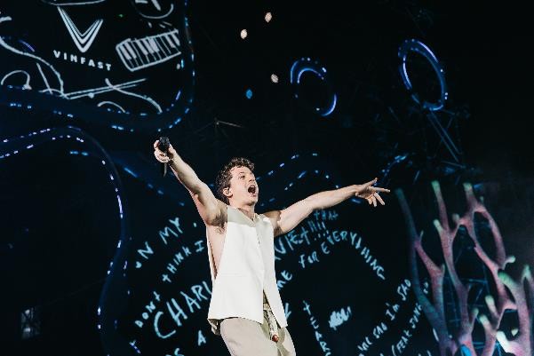8Wonder - Sân khấu đỉnh cao cho màn trình diễn thăng hoa của Charlie Puth ảnh 1