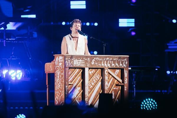 8Wonder - Sân khấu đỉnh cao cho màn trình diễn thăng hoa của Charlie Puth ảnh 3