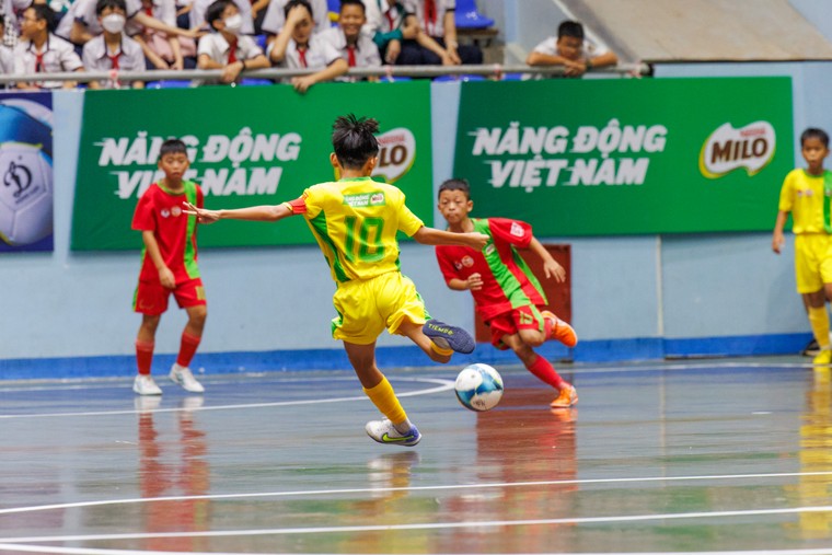 Nestlé MILO trao tặng 16 suất học bổng 'Có chí thì nên' tại Giải bóng đá Nhi đồng (U11) toàn quốc ảnh 5