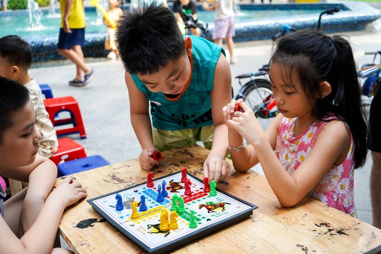 Hạnh phúc trẻ thơ tại những khu đô thị thuận ích ảnh 2