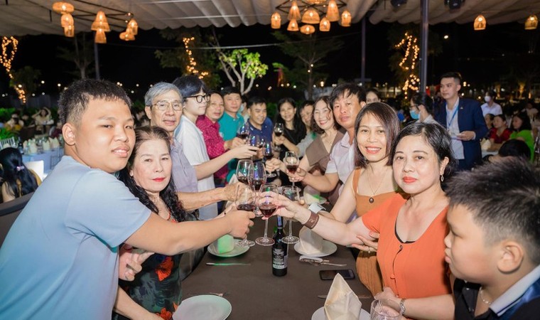 Biệt thự hai mặt tiền đường siêu sang sát biể, ngay phố đi bộ thu hút khách hàng ảnh 1