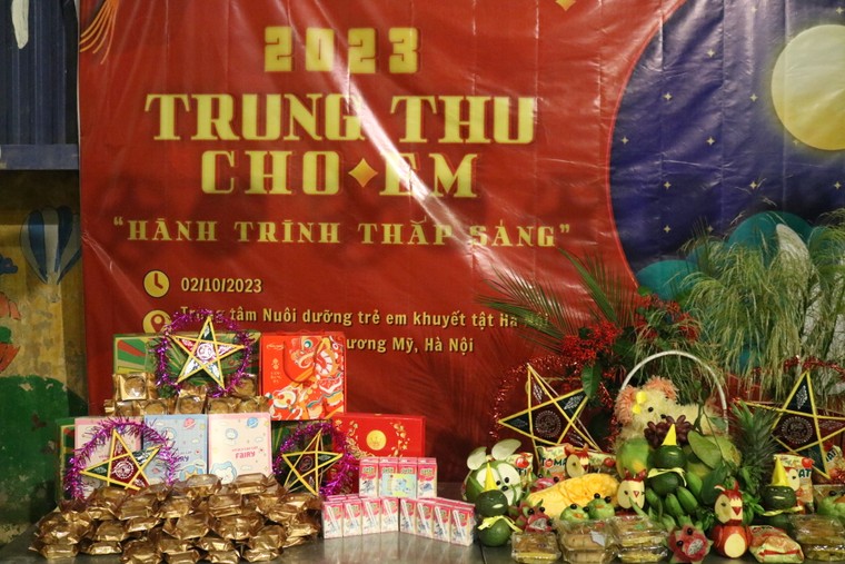 Hành trình thắp sáng yêu thương mùa trăng rằm cùng sinh viên Đại học Luật Hà Nội ảnh 2