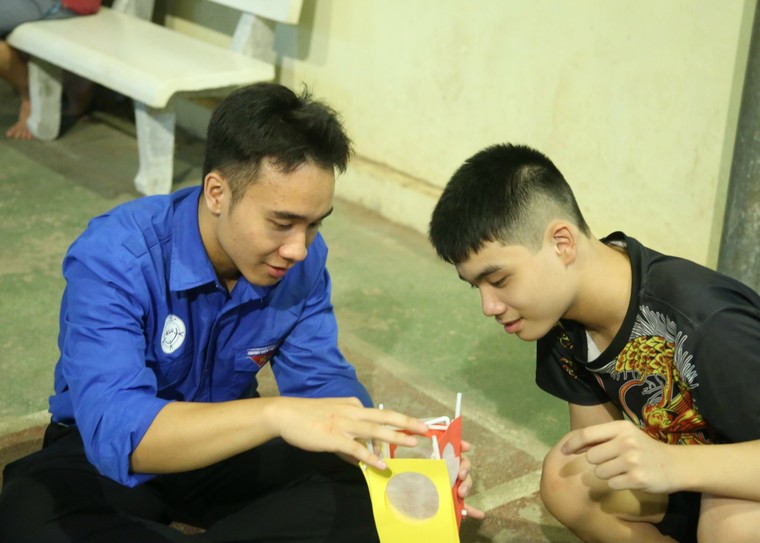 Hành trình thắp sáng yêu thương mùa trăng rằm cùng sinh viên Đại học Luật Hà Nội ảnh 4