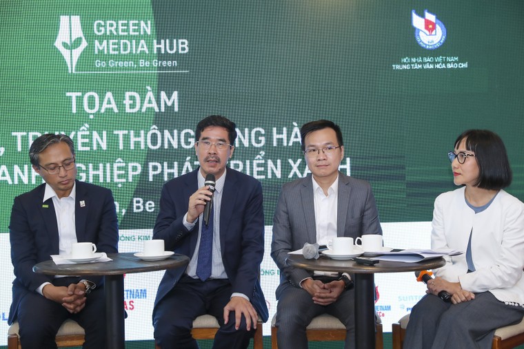 Vinamilk đồng hành cùng chuỗi hoạt động của CLB Báo chí Phát triển Xanh ảnh 1