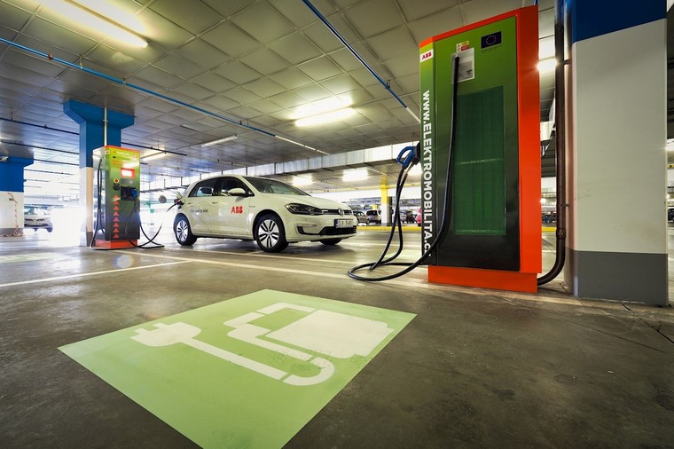 Dạo một vòng quanh các trạm sạc trong chung cư, bãi đỗ trên thế giới ảnh 9