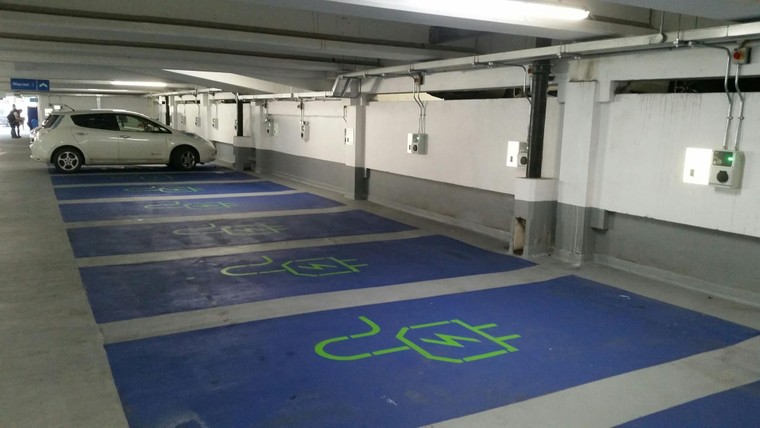 Dạo một vòng quanh các trạm sạc trong chung cư, bãi đỗ trên thế giới ảnh 7