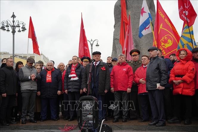 Đảng Cộng sản Liên bang Nga long trọng kỷ niệm 106 năm Cách mạng Tháng Mười vĩ đại ảnh 4